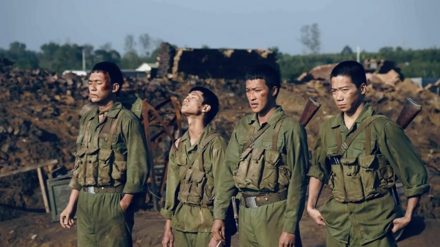 Đạo diễn "Mưa đỏ" phản hồi những tranh cãi: "Tôi không thể ôm hết lịch sử lên phim"