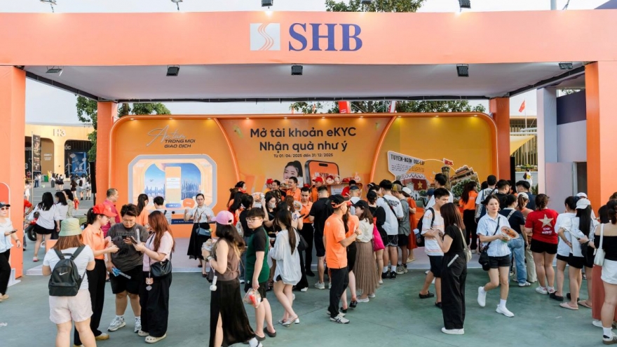 Giới trẻ “cháy hết mình” cùng SHB tại đại nhạc hội V Fest