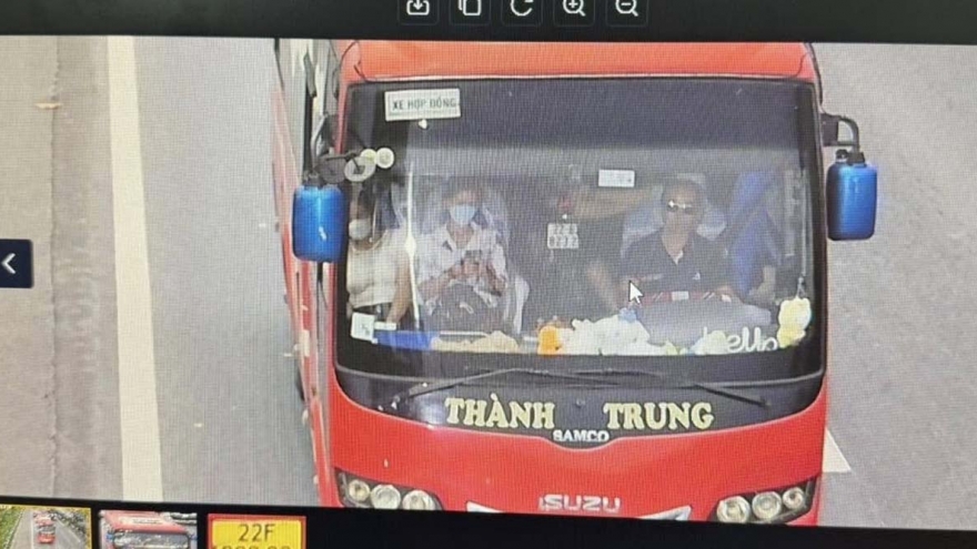 Camera AI phát hiện xe khách chở mô tô trong xe trên cao tốc Nội Bài - Lào Cai