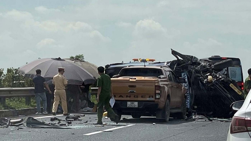Tai nạn liên hoàn giữa 4 ô tô trên cao tốc Hà Nội - Ninh Bình, nhiều người bị thương