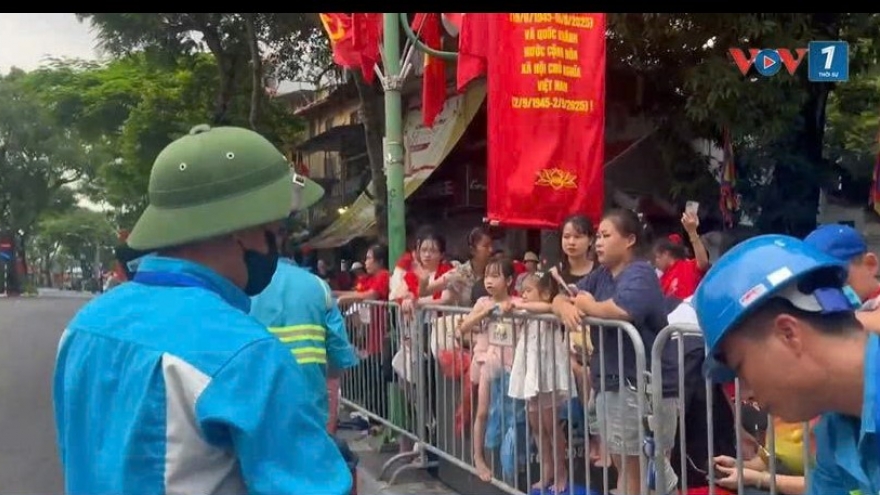 Hà Nội đẹp hơn từ hành động “Cho tôi xin rác”