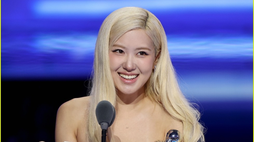 Blackpink ghi dấu tại MTV VMAs 2025, Rosé và Lisa cùng chiến thắng