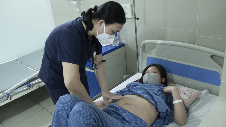 Thai phụ 29 tuần mang bầu IVF nhập viện vì sốt xuất huyết