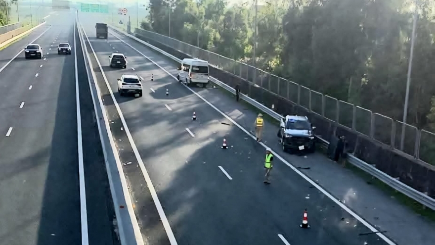 Một người bị thương sau va chạm trên cao tốc Hạ Long - Hải Phòng