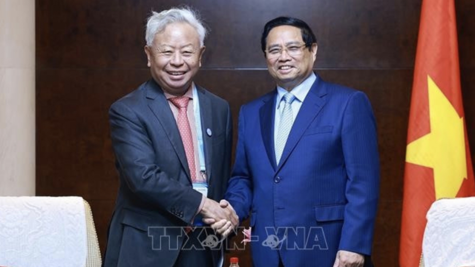 Vietnamese PM Pham Minh Chinh works with leaders of leading Chinese groups in Tianjin