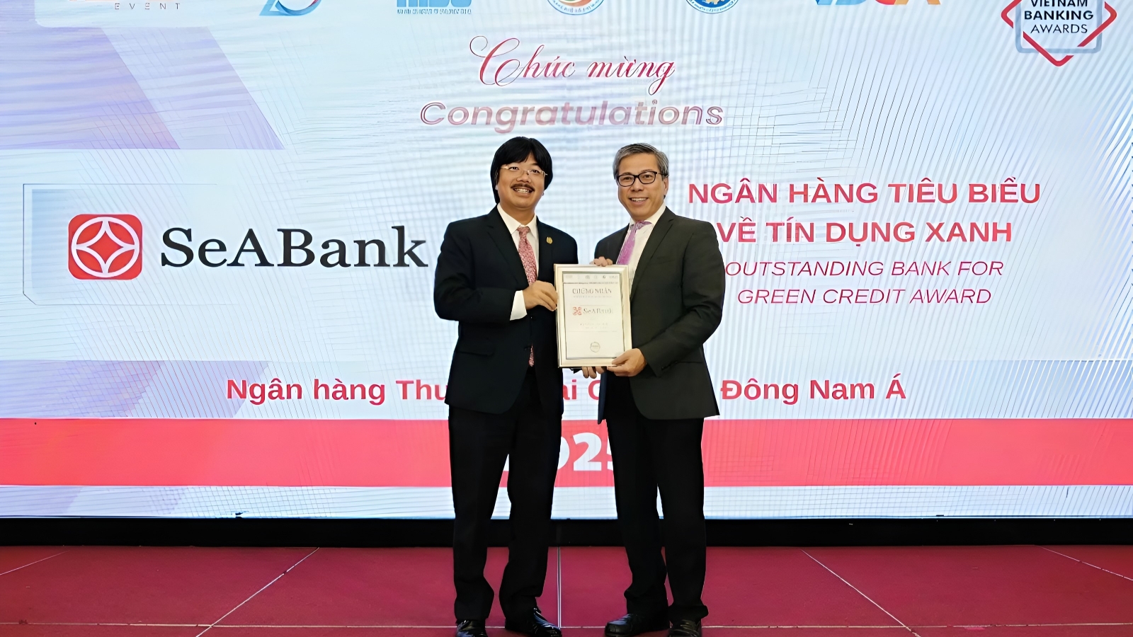 SeABank khẳng định dấu ấn bền vững với 2 giải thưởng Ngân hàng Việt Nam tiêu biểu