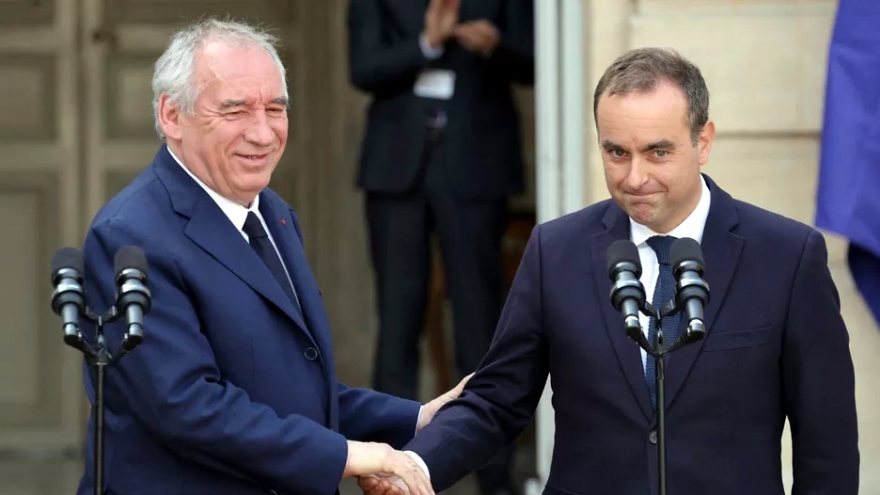 Ông Sébastien Lecornu chính thức nhậm chức Thủ tướng Pháp