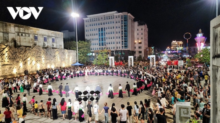 Thousands of locals and tourists join “Northwest Essence” street festival