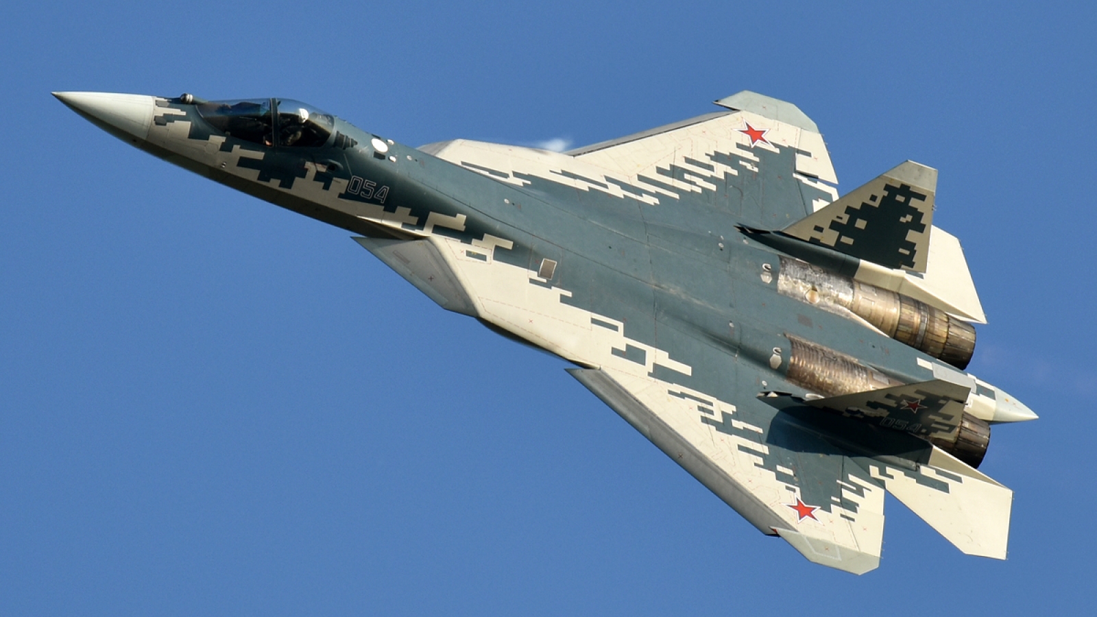 Tiêm kích Su-57 hóa “chiến thần” tàng hình nhờ phi đội UAV tấn công tiếp sức