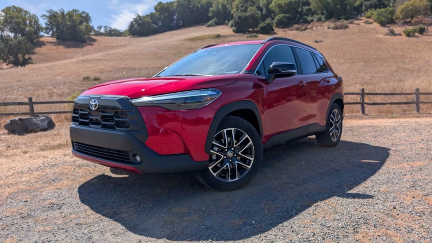 Toyota Corolla Cross 2026: Bước tiến giữa C-HR và RAV4