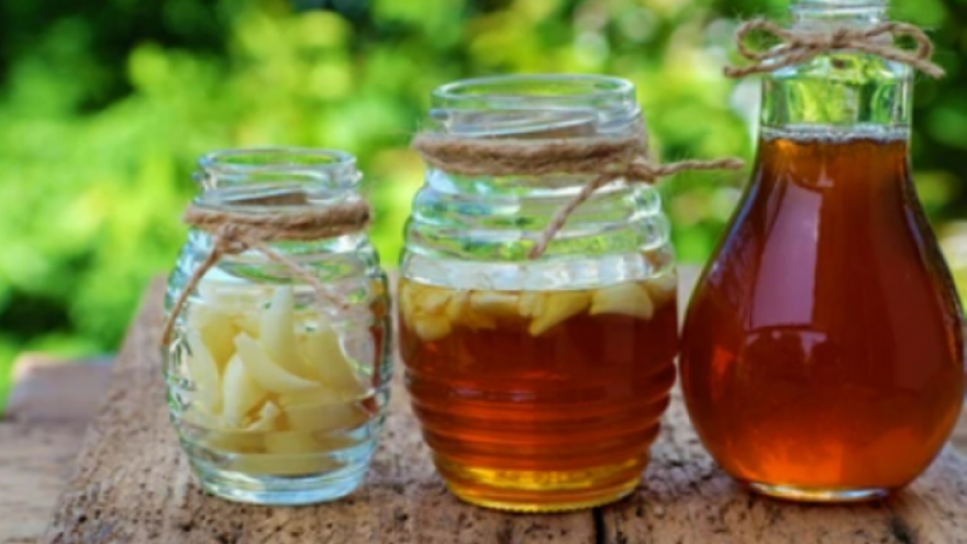 6 lý do bạn nên uống tỏi ngâm mật ong thường xuyên