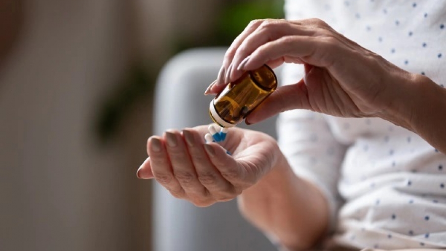 Có nên tự uống các loại thuốc cải thiện nội tiết tố hay dùng phụ gia bôi trơn?