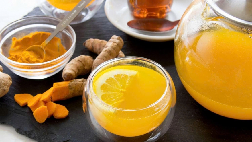 7 lý do bạn nên uống trà nghệ mỗi ngày