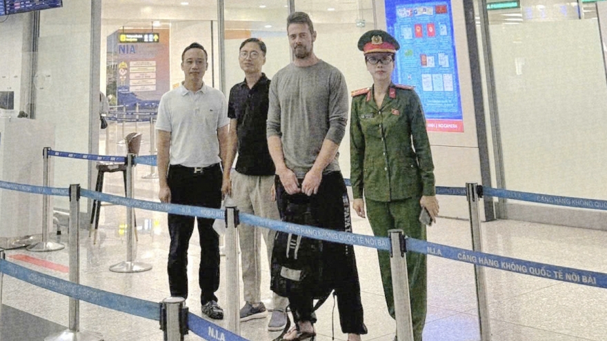 Trục xuất người đàn ông nước ngoài vì phá hoại tài sản và sử dụng cần sa