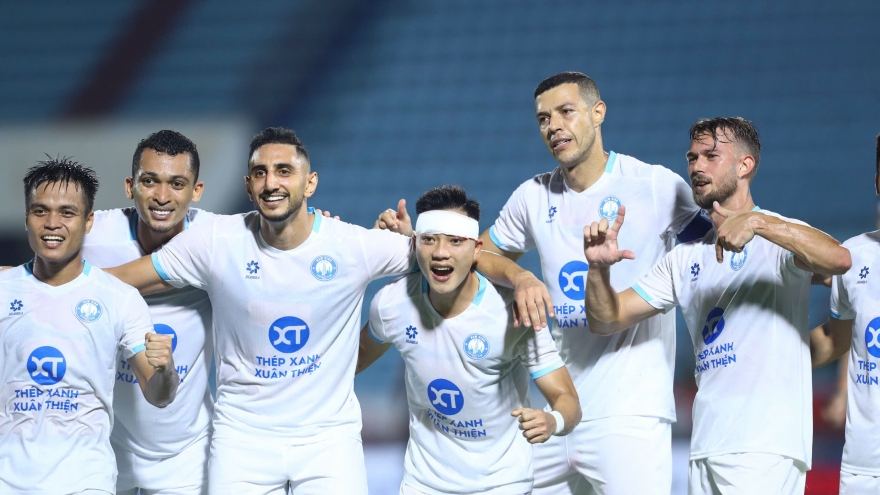 Ngoại binh nhận thẻ đỏ, Nam Định chật vật đánh bại đội bóng Campuchia