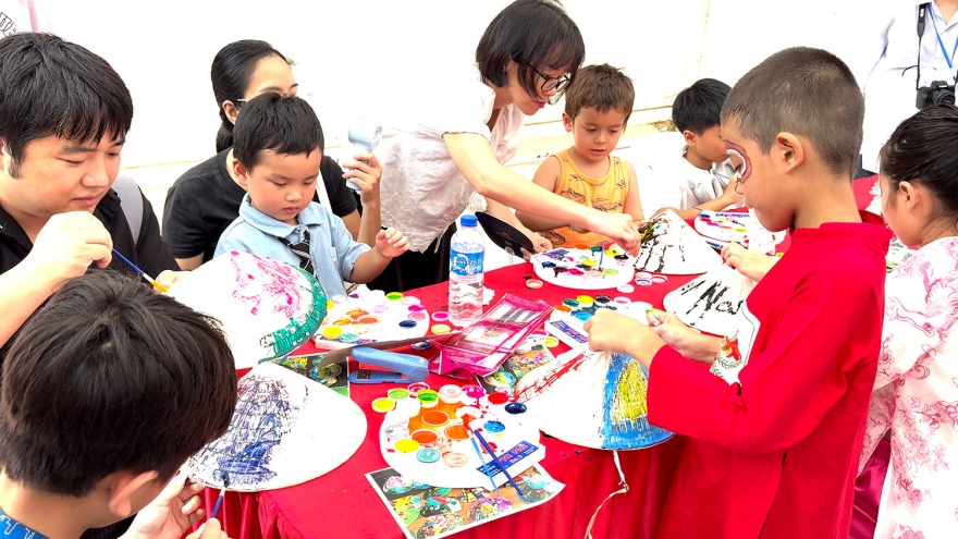 Trung thu 2025 tại Singapore: Gắn kết cộng đồng, lan tỏa hồn Việt