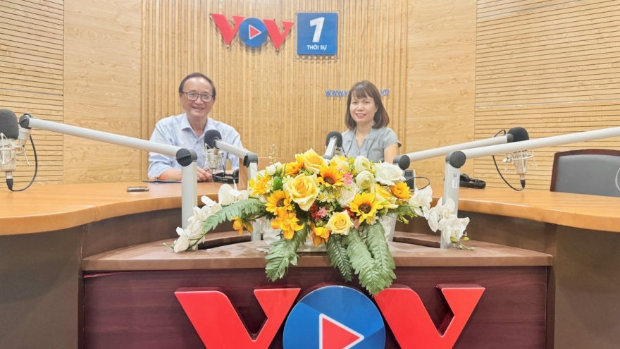 Một bộ sách giáo khoa - bài toán về chất lượng và tính khả thi