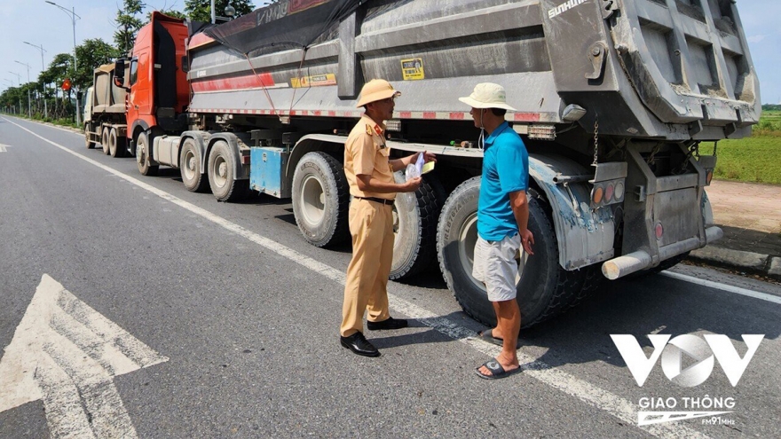 Có chế tài nhưng vẫn khó xử phạt vi phạm về vận tải nội bộ?