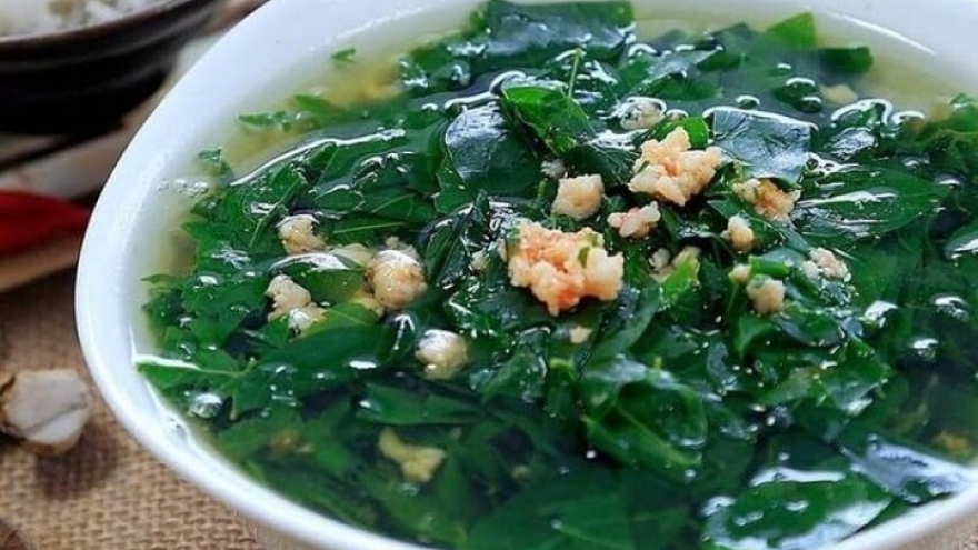 Thực hư chuyện vò rau ngót trước khi nấu khiến canh ngon hơn