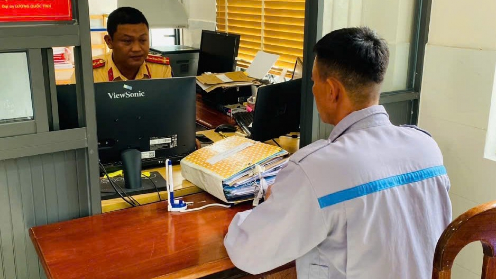 “Quái xế” điều khiển xe máy lạng lách, đánh võng trên đường bị xử phạt nặng