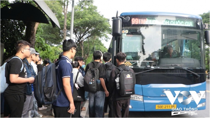 TP.HCM: Sinh viên gặp khó sau điều chỉnh, cắt giảm tuyến xe buýt
