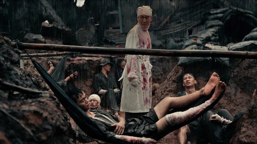 "Mưa đỏ" cán mốc doanh thu 400 tỷ đồng