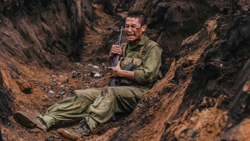 "Mưa đỏ" vượt doanh thu "Nhà bà Nữ" của Trấn Thành