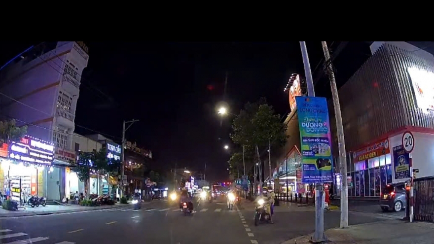 Xe mô tô tông người đi bộ băng ngang đường tử vong