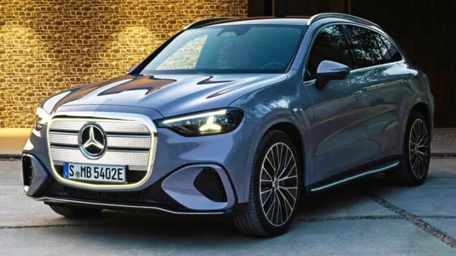 Mercedes GLC chạy điện ra mắt với lưới tản nhiệt khổng lồ và nội thất hiện đại