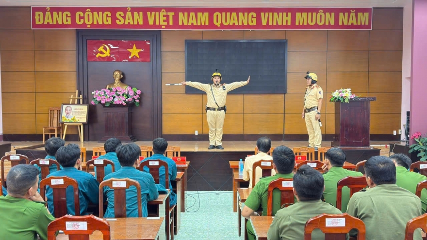 Công an xã, phường ở TP.HCM tham gia điều tiết, giảm ùn tắc giao thông