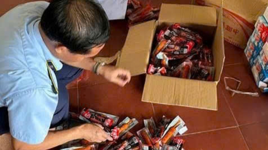 Ninh Bình thu giữ hàng nghìn sản phẩm thực phẩm nhập lậu