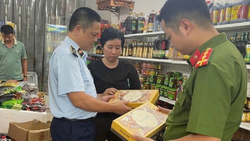 Liên tiếp phát hiện hàng nghìn bánh Trung thu không rõ nguồn gốc tại Ninh Bình