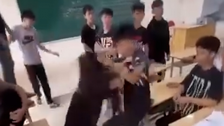 Công an vào cuộc vụ 2 học sinh lớp 10 đánh nhau tại Nghệ An