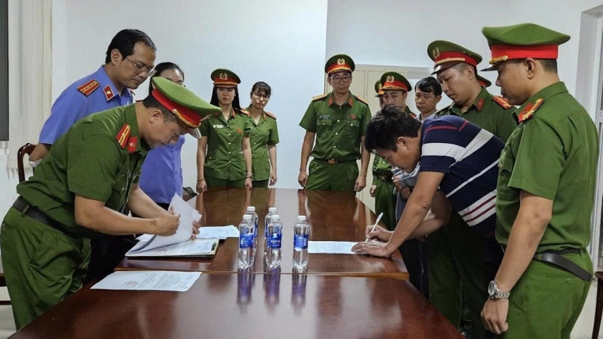 Nóng 24h: Khởi tố Giám đốc Bệnh viện Đa khoa Vùng Tây Nguyên vụ máy tán sỏi hỏng