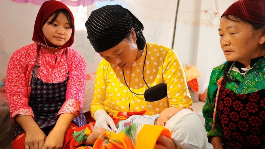 Village-based midwives help eliminate outdated birth customs in mountainous areas