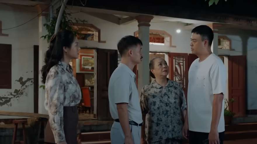 "Có anh, nơi ấy bình yên" tập 39: Huy cảnh báo Bằng về sai phạm của trại lợn