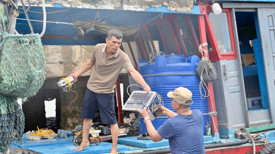 Khởi tố người tháo thiết bị giám sát tàu cá để khai thác trong vùng cấm