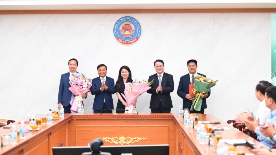 Bộ Tài chính bổ nhiệm 3 Cục trưởng, Vụ trưởng