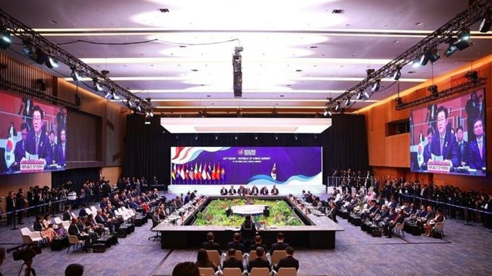 Vietnam advocates peace, stability and sustainable development at ASEAN-RoK Summit