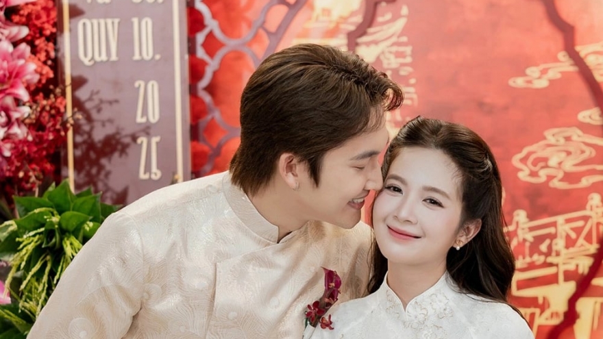 Sao Việt 31/10: Đình Tú – Ngọc Huyền tình tứ trong lễ ăn hỏi