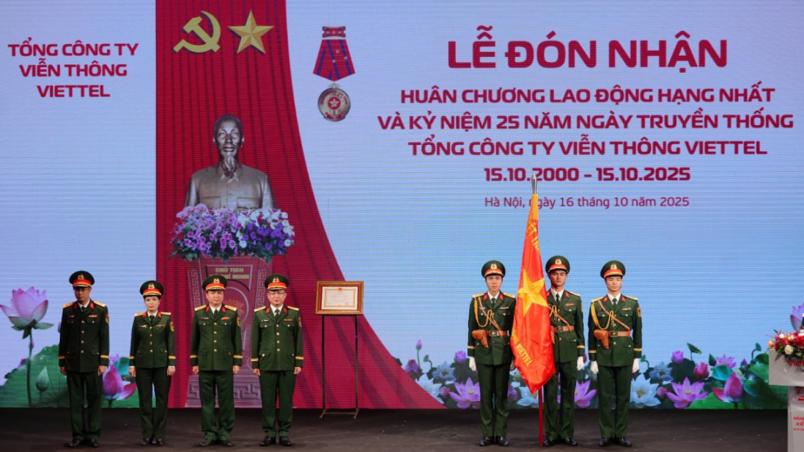 Viettel Telecom nhận Huân chương Lao động hạng Nhất