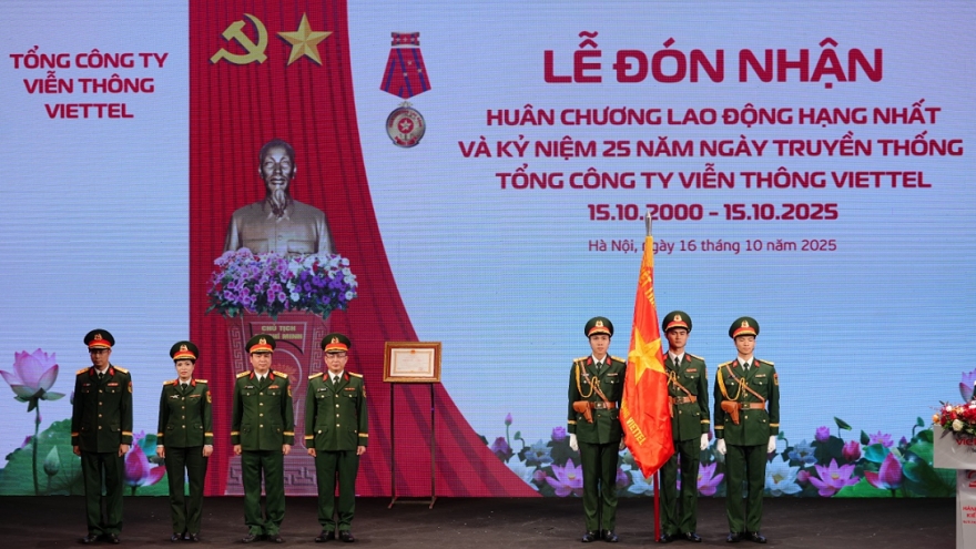 Viettel Telecom nhận Huân chương Lao động hạng Nhất