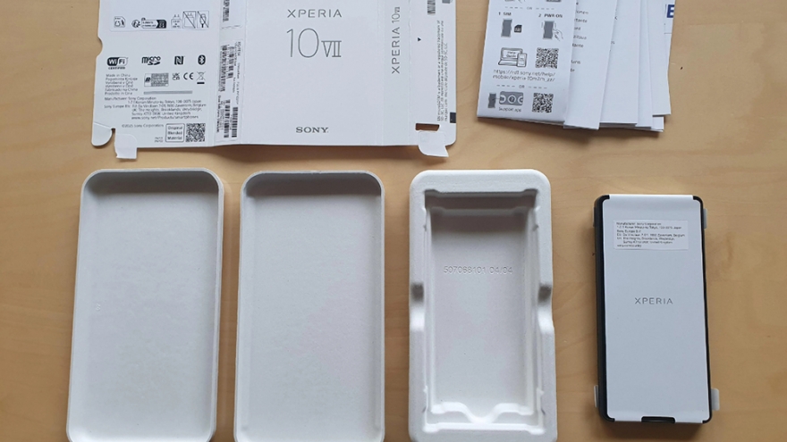 Sony khởi đầu xu hướng “smartphone trần trụi” khi từ bỏ cả cáp USB?