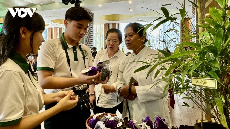 Hệ thống bán lẻ vào cuộc giữ chân người tiêu dùng