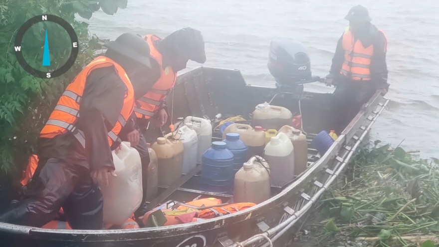 VNPT thắp sáng những cuộc gọi bình an trong mưa lũ