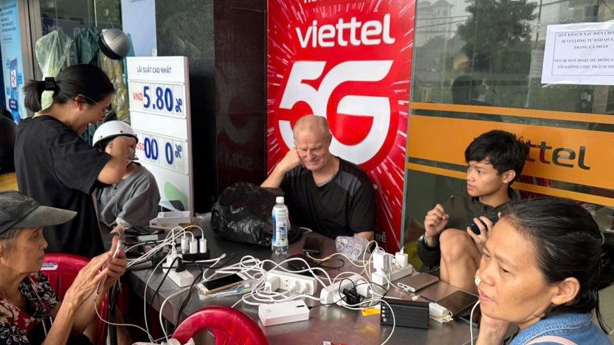 Sóng Viettel tại Huế và Đà Nẵng duy trì ổn định trong lũ dữ