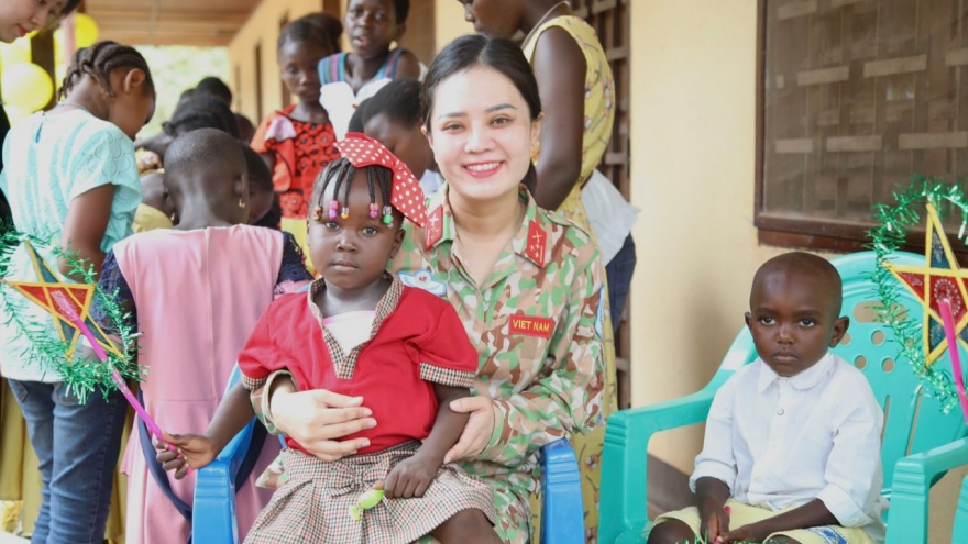 Trung Thu Việt Nam thắp sáng nụ cười trẻ em Trung Phi