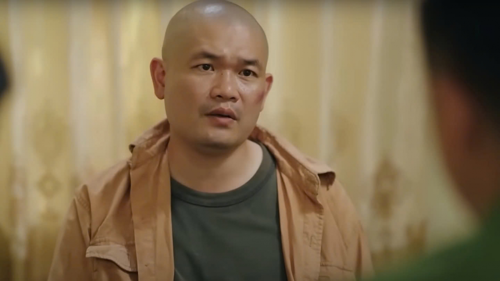 "Có anh, nơi ấy bình yên" tập 42: Hồng Phát bị bắt, khai ra Xuân là chủ trại lợn