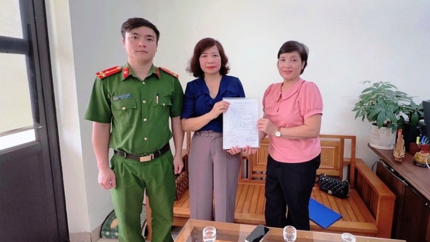 Tài khoản nhận được 20 tỷ đồng, cô giáo ở Ninh Bình lập tức báo công an