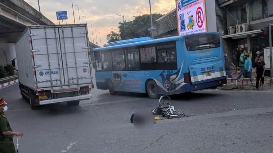 Bé gái lớp 9 bị xe tải cán thương tâm trên đường đến trường ở Hà Nội